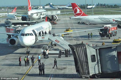 Përplasen dy avionë në aeroportin e "Ataturkut"