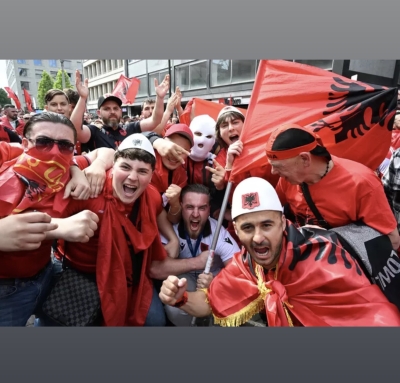 Itali-Shqipëri/ Mediat italiane: 'Pushtim kuqezi' në Dortmund