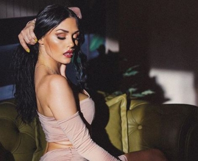 Eliona ka vendosur të na çmendë këtë verë! Duket vërtet shumë ‘hot’ në fotot nga plazhi
