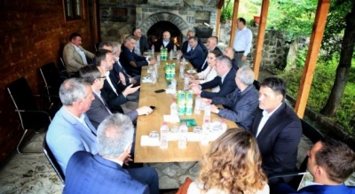 Rikthehet Isa Mustafa, udhëheq mbledhjen e Kryesisë së LDK'së