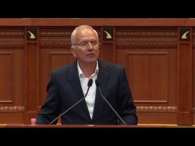 'Porosia e kryeministrit...'/ Xhaferraj: 34 vjet parlament, nuk kisha dëgjuar ndonjëherë që në projekt-ligj të shkruhej, 'porosia e kryeministrit...'