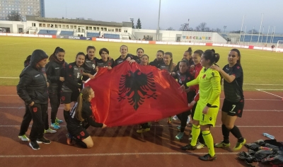 Kombëtarja e femrave i "rrëmben" barazimin Polonisë