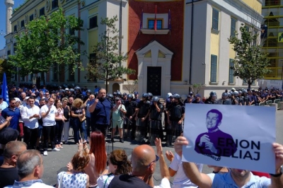 "Hajduti Veliaj të marrë ndëshkimin"/ Nis protesta para Bashkisë së Tiranës