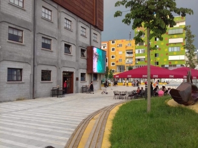 Denoncimi, Albana Vokshi: Çfarë inauguroi Kumbaro në Fier? Qendër rinore apo kafe?!
