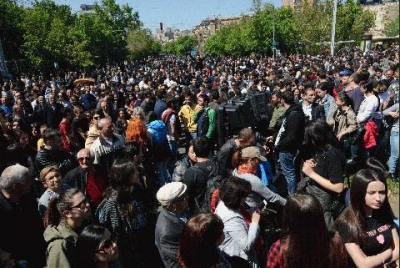Armenia proteston kundër vendosjes së Serge Sarkissian kryeministër