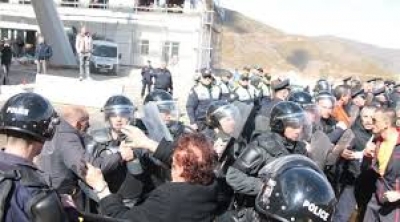 Që nga arrestimi i paligjshëm e deri te trajtimi ç'njerëzor, publikohen shkeljet ndaj protestuesëve kuksianë