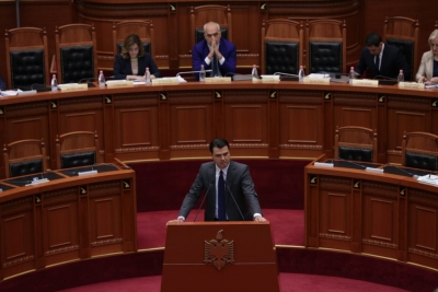 Skandali/ Mazhoranca bllokon valët e internetit për t'i mbyllur gojën opozitës