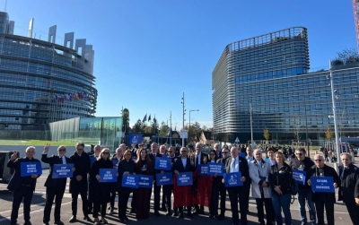 'Lironi Berishën'/ Fushatë sensibilizuese me eurodeputetët, 30 deputetë të PD përpara Parlamentit Europian