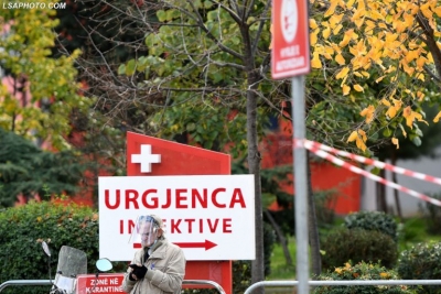 Rëndohet situata tek Infektivi:Çdo 13 minuta vjen një autoambulancë, fluks të infektuarish