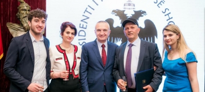 Presidenti Meta nderon me titullin "Mjeshtër i madh" Sulejman Demollarin, ja komentet