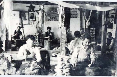 1948/Këpucë e nallane socialiste