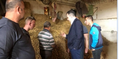 Deputeti, nga Korça: Fermerët po falimentojnë, qindra tonë prodhime po kalben dhe qeveria nuk do t'ia dijë"