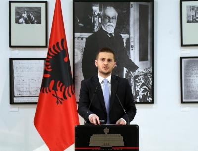 Ky çun i vogël i ministrisë së Jashtme, "reforma të mëdha" targash e vulash
