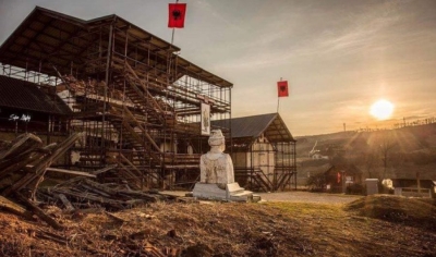 Dita e Flamurit/ Kurti publikon projektin e memorialit 'Adem Jashari'