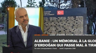 "Courrier des Balkans": "Një pllake përkujtimore për lavdinë e Erdoganit që nuk i rri mirë Tiranës"