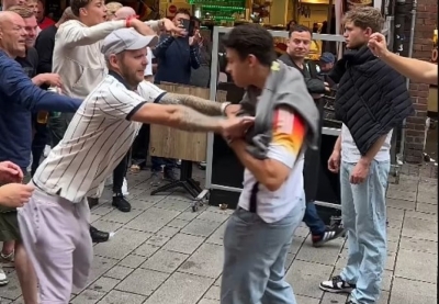 Momenti kur tifozët anglezë dhe gjermanë përplasen dhunshëm