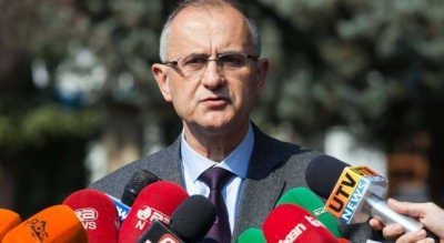 “Policia e gangsterëve arreston të rinjtë, trafikantët e drogës shëtisin të lirë?”