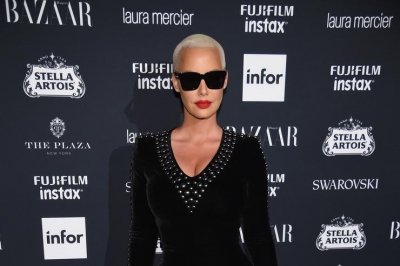 Foto/ Amber Rose promovon topless lëvizjen e saj "SlutWalk"
