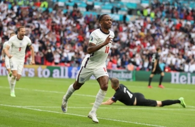 EURO 2020/ Shpërthen festa në 'Wembley', Sterling ndëshkon Gjermaninë