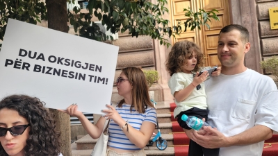'Eleminon shtresën e mesme', qytetarët në protestë kundër taksës së Ramës për profesionet e lira