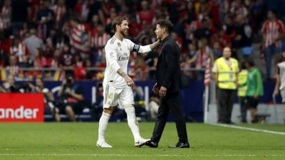 POST-DERBI: "Bir k*rve", Ramos ofendoi gjyqtarin/Simeone tërbohet