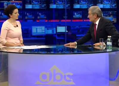 “Më falni se kam alergji”, çfarë i ndodhi gazetares 'live' dhe reagimi i menjëhershëm i Berishës