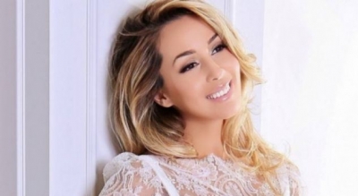 Edhe Miriam Cani pozon "topless"