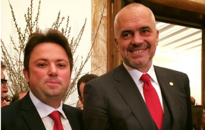 Rama e Veliaj përdorin gazetarin për të "arrestuar" Agron Xhafën