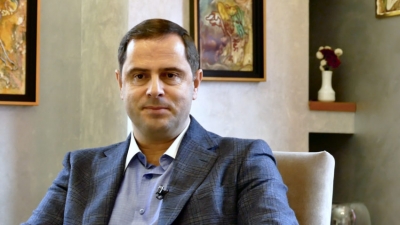 Skandali/ Miliona euro tendera biznesmenit që mbron taksën e "Rrugës së Kombit"
