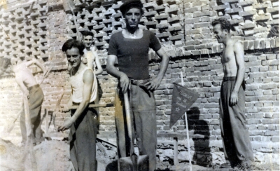 Një foto nga koha e "komandantit", kur njerëzit ishin të hollë nga mosushqyerja