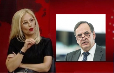 "Knuti me dy klasë shkollë na jep leksione si mentor Oxfordi"