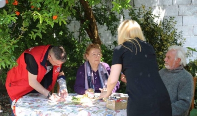 “Nderi i Kombit" Margarita Xhepa zbret në sheshin e xhirimit, rol te “Kodi i nderit”