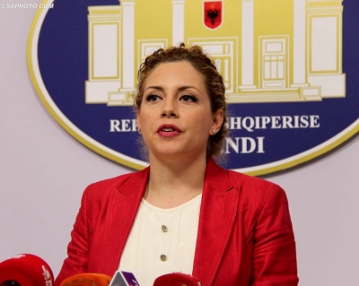 "Kuksianët duhet të mësohen". Ndrikulla e Ramës flet për taksën e rrugës