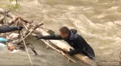 Vijon kërkimi i policëve të zhdukur (video)