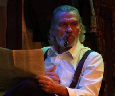 Bruno Shllaku sjell në skenë shfaqjen "Baca jem ... u kry amaneti"