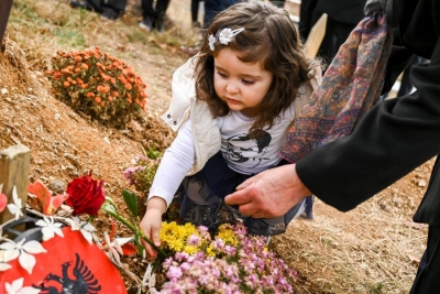 Ëndrrat e varrosura rinore dhe robëria e 'komandantëve' politikanë