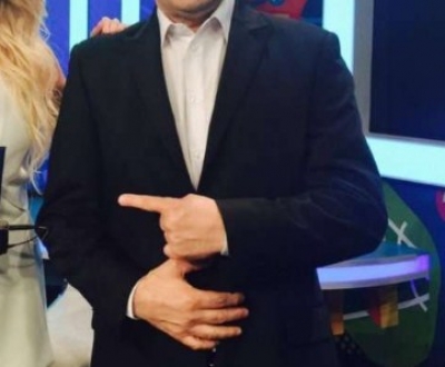 E papritur/ Moderatori i njohur shqiptar lajmëron largimin "live" në emision! (FOTO)