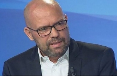 Ironia e Manjanit: S'e di sa (T.) Ballë ishte ky tërmet (jo Peçi), dëmet do llogariten me Yaris