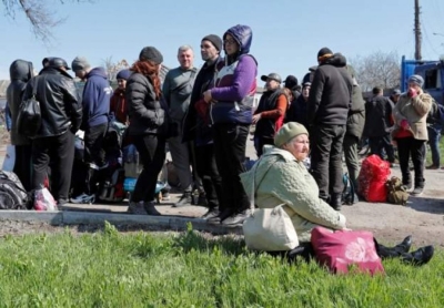 Evakuime në Mariupol, përpjekjet e civilëve për t'u larguar nga lufta