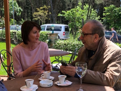 Jahjaga takon Kadarenë: "Rimëkëmbje kulturore për të rigjeneruar vlerat demokratike"
