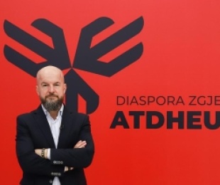 'Takimi me shqiptarët në Londër', Lela: Atdheu që keni lënë, nuk është ai që Edi Rama dhe Taulant Balla ju paraqesin
