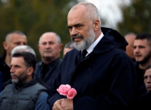 “E mirë që mund të na japë Zoti, është largimi jot nga pushteti”/ Qytetarët “masakrojnë” Ramën (FOTO)